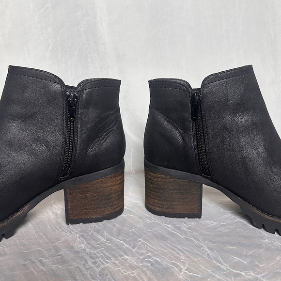 Carlos by Carlos Santana Black w/ Brown Chunky Block Heel Ankle Boots Gill - Picture 8 of 16